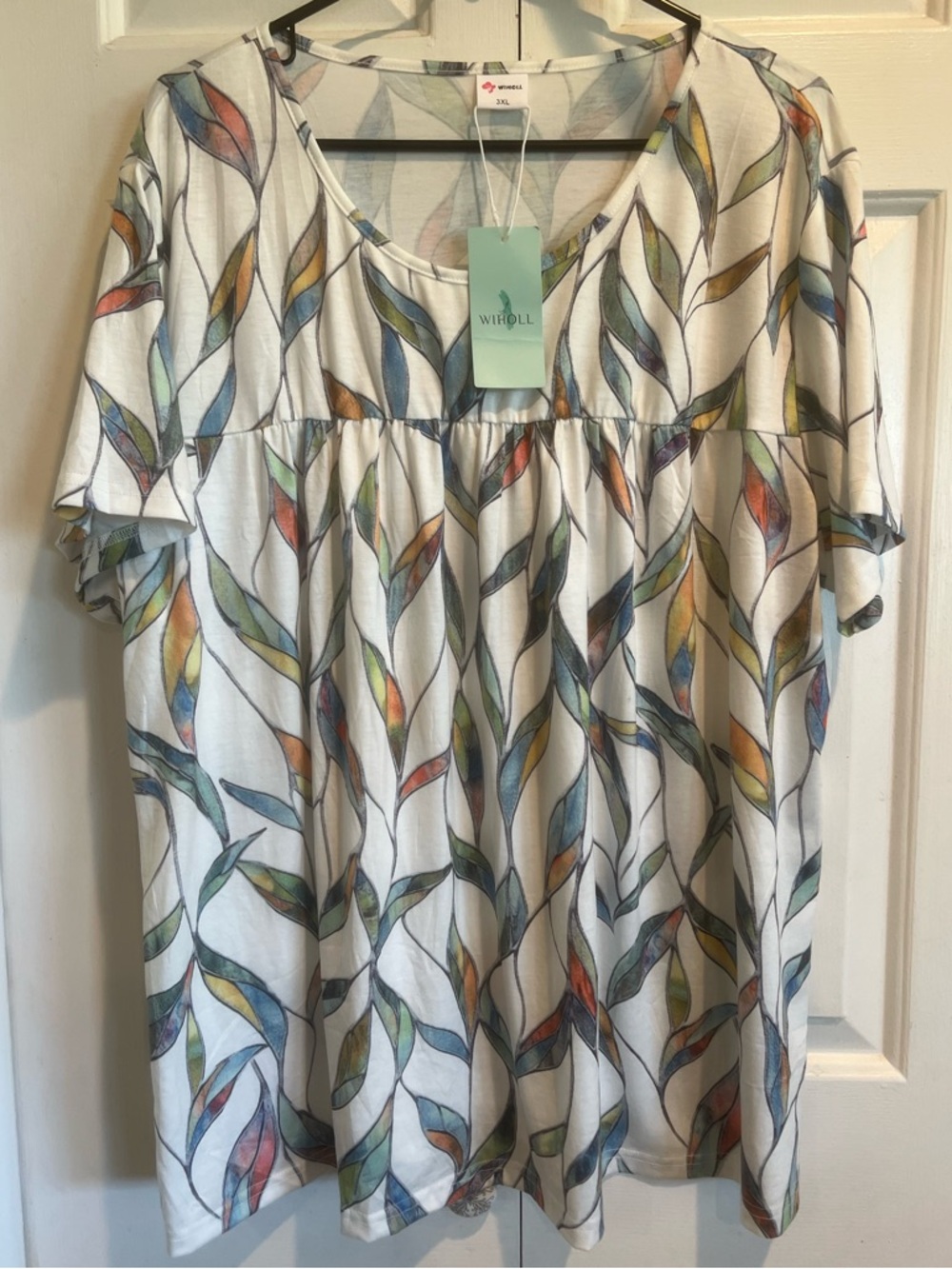 NWT 🌟White Multicolor Leaf Print Short Sleeve Top / Stained Glass